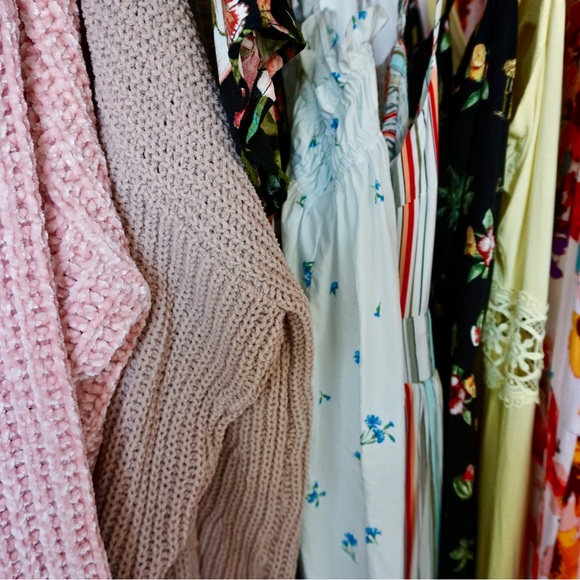 Clean out my Closet π¦ - Picture 2 of 4